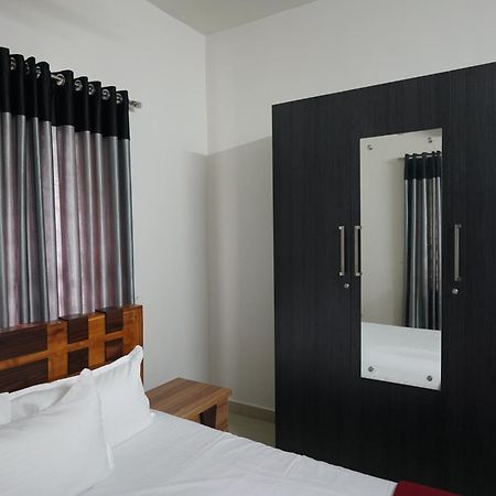 Swapna Home Suites Nedumbassery Zewnętrze zdjęcie