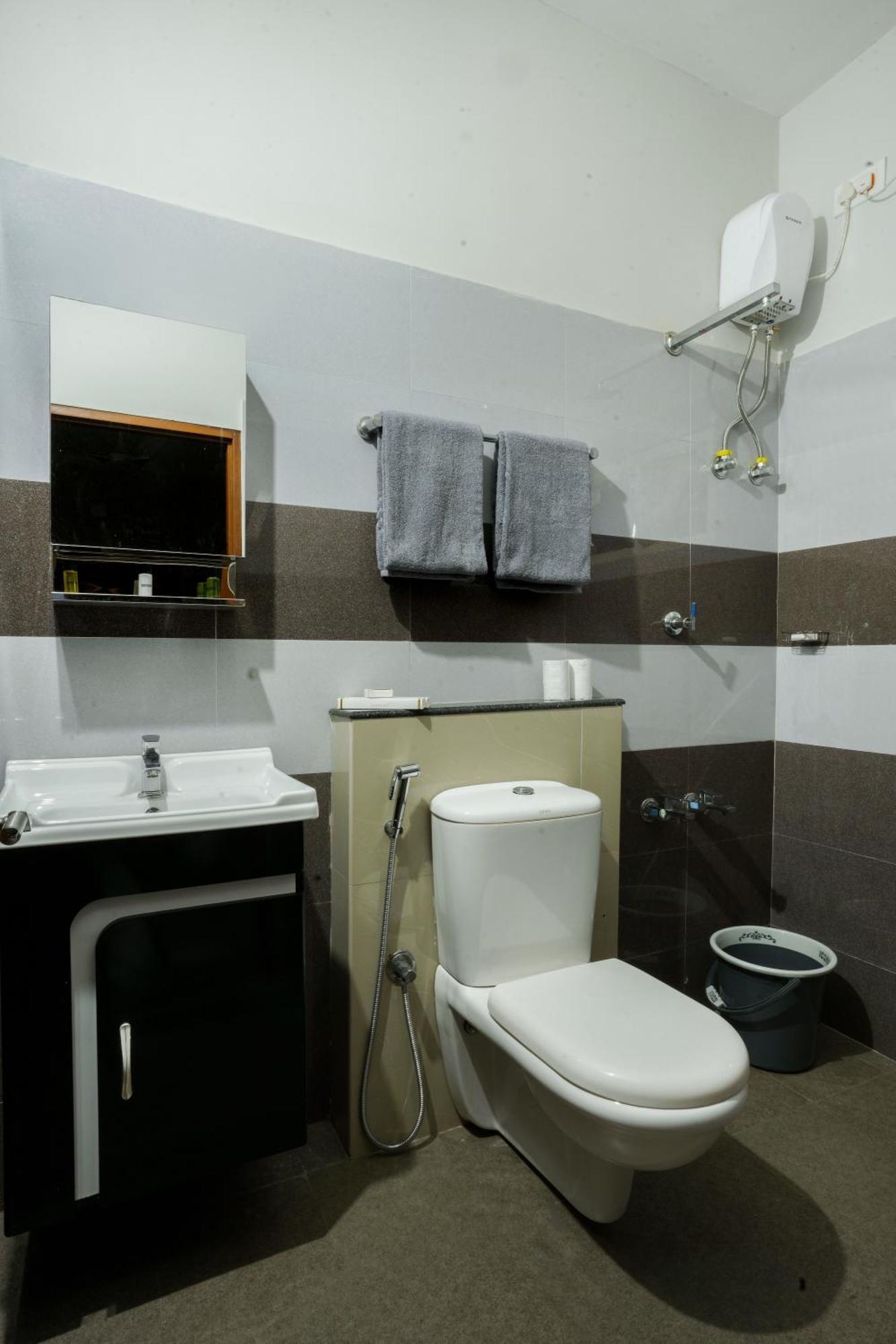 Swapna Home Suites Nedumbassery Zewnętrze zdjęcie